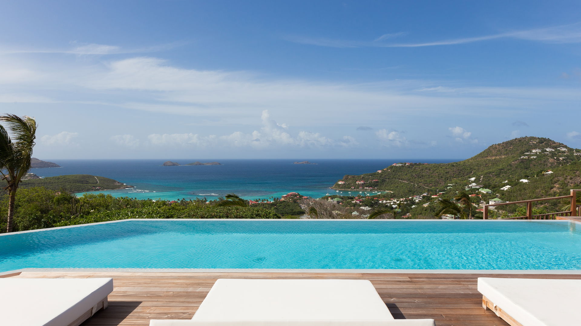 POOL & TERRACE