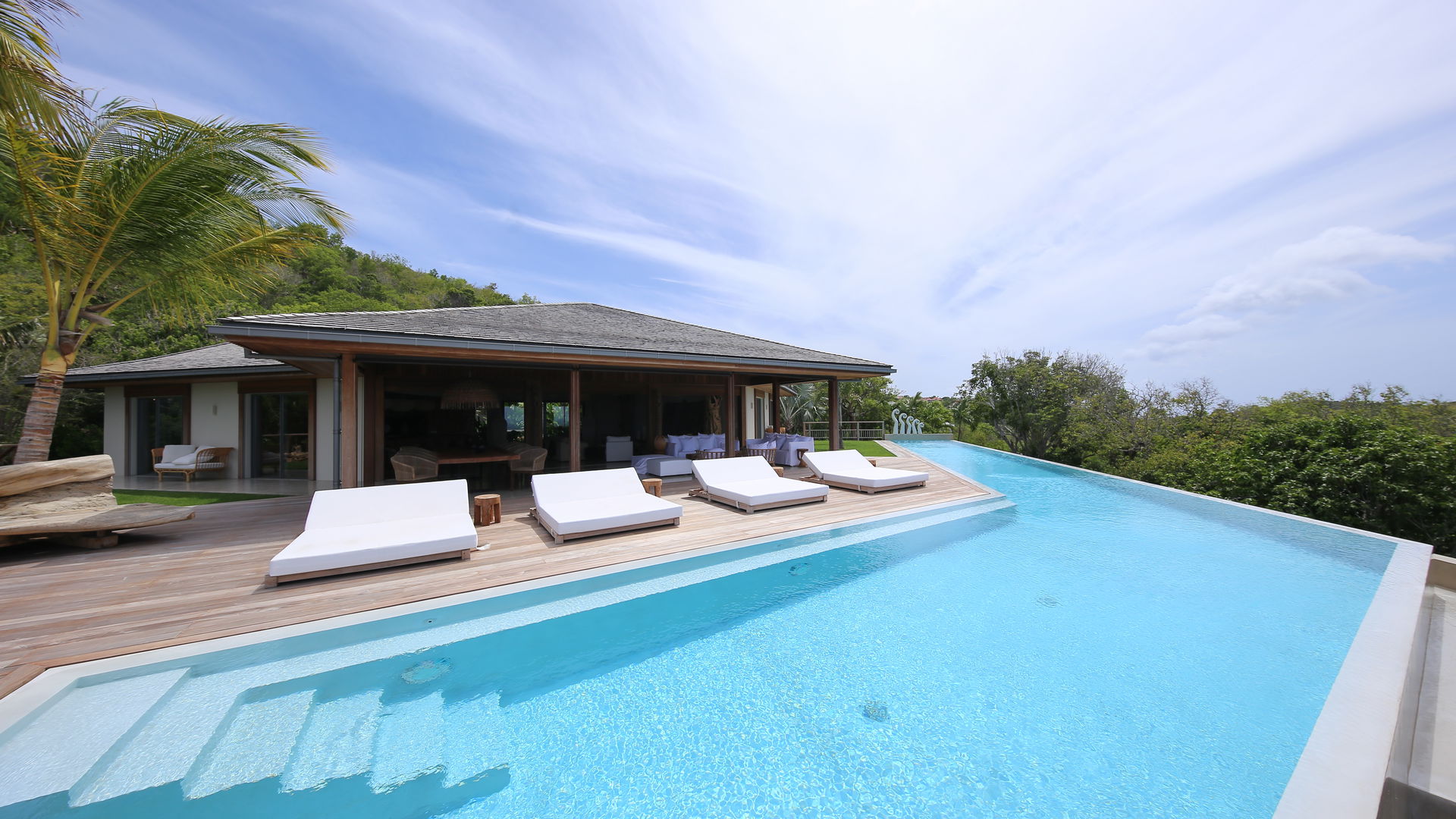 POOL & TERRACE