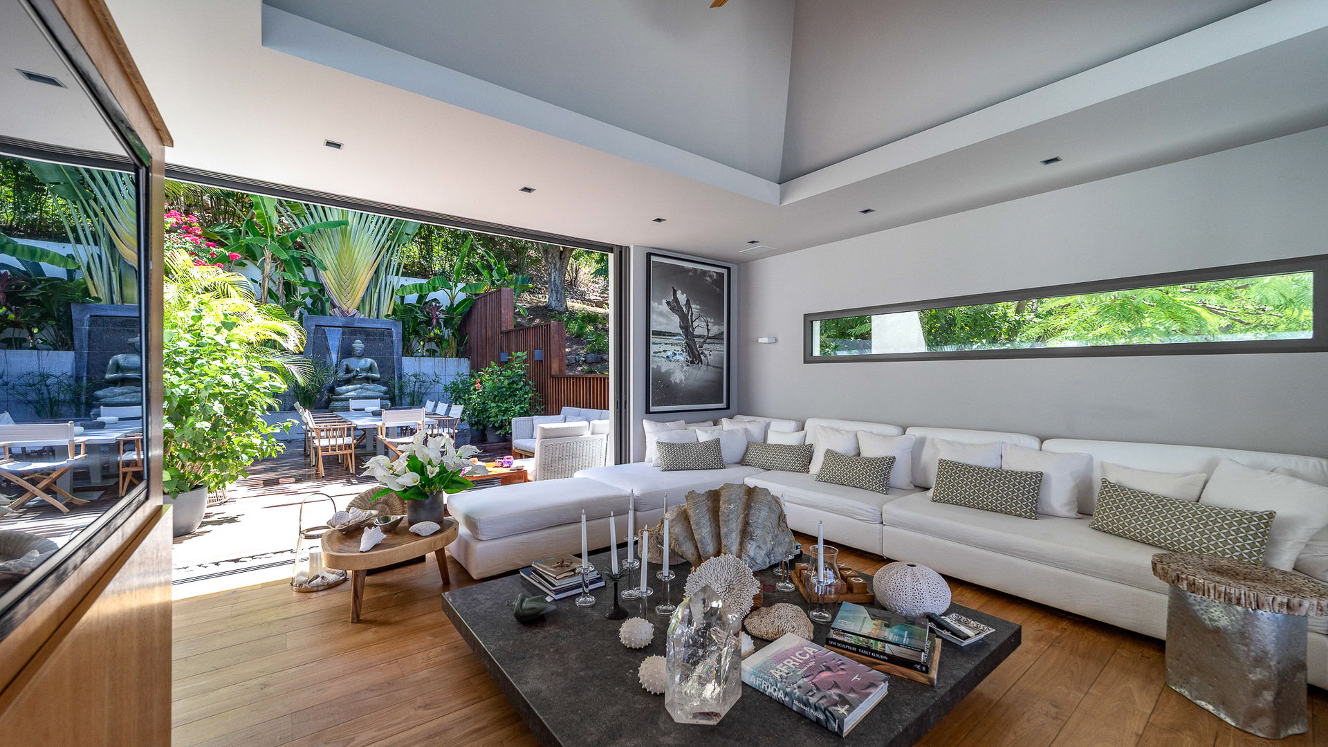 LIVING AREAS