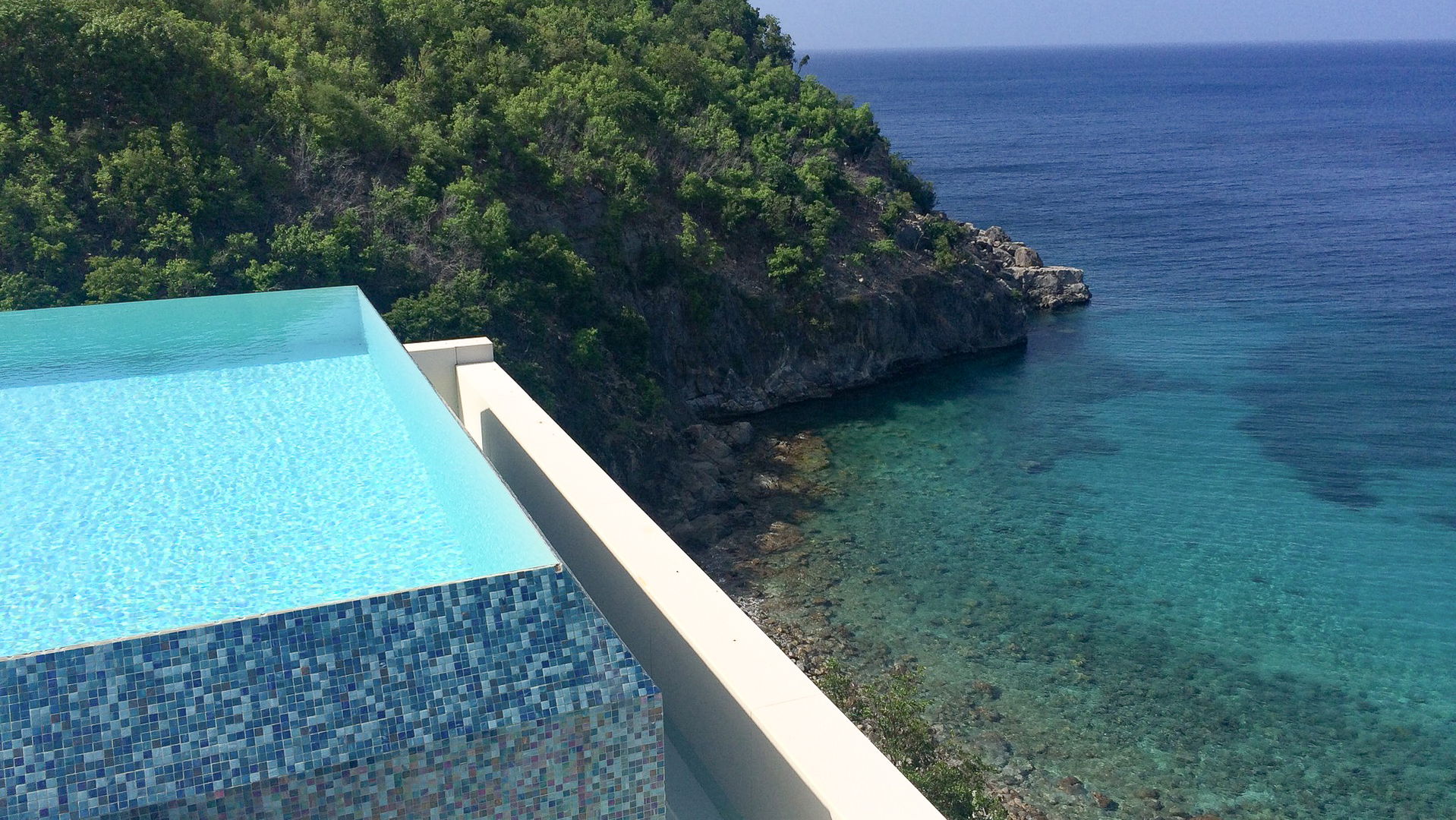 POOL & TERRACE