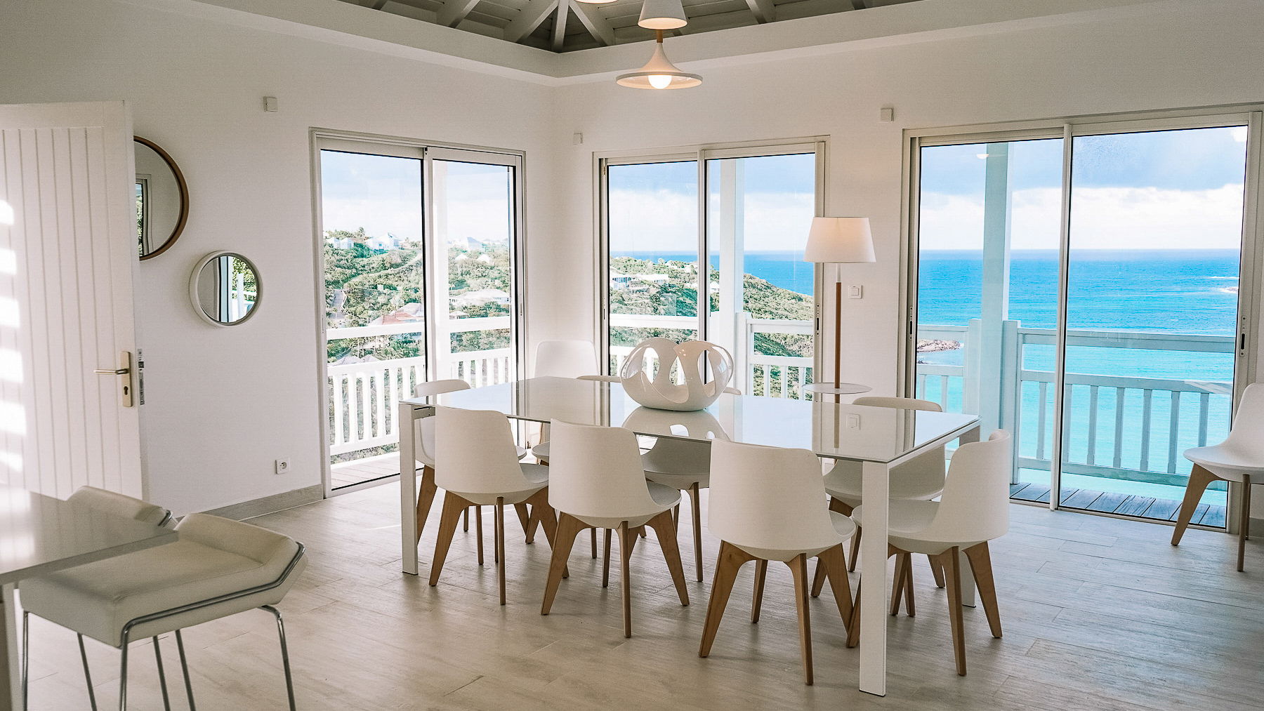 KITCHEN & DINING AREA