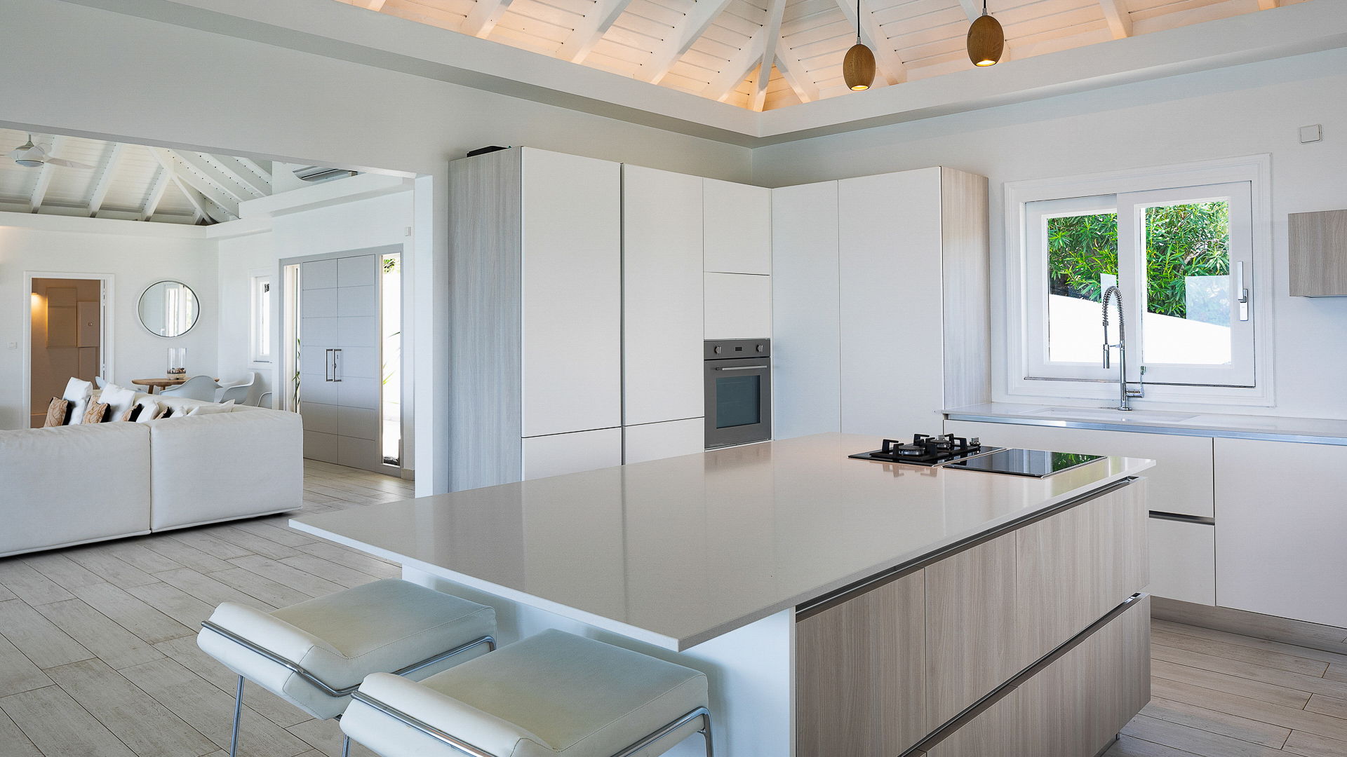 KITCHEN & DINING AREA