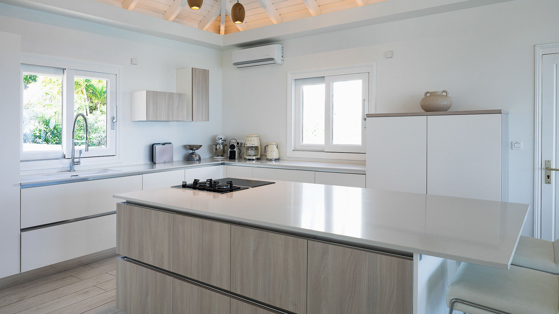 KITCHEN & DINING AREA