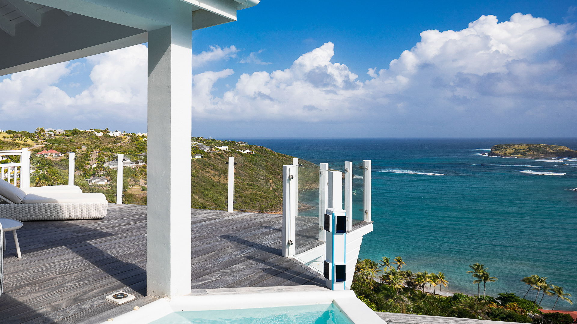 POOL & TERRACE