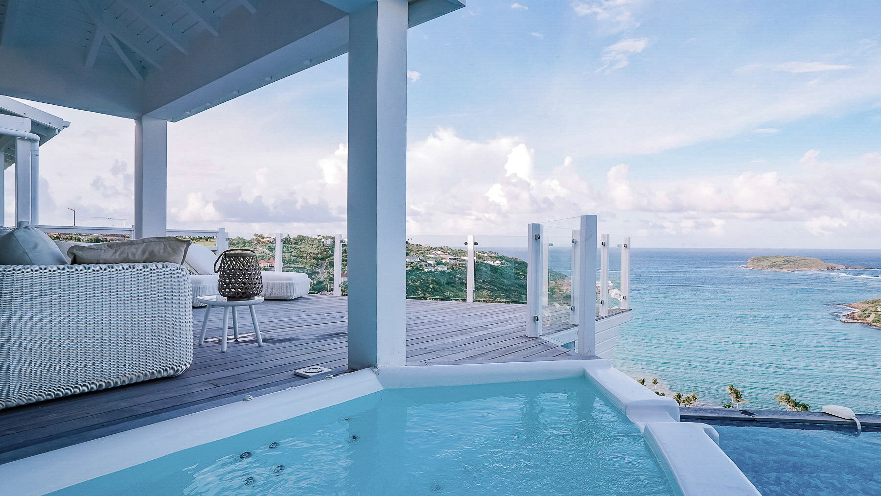 POOL & TERRACE