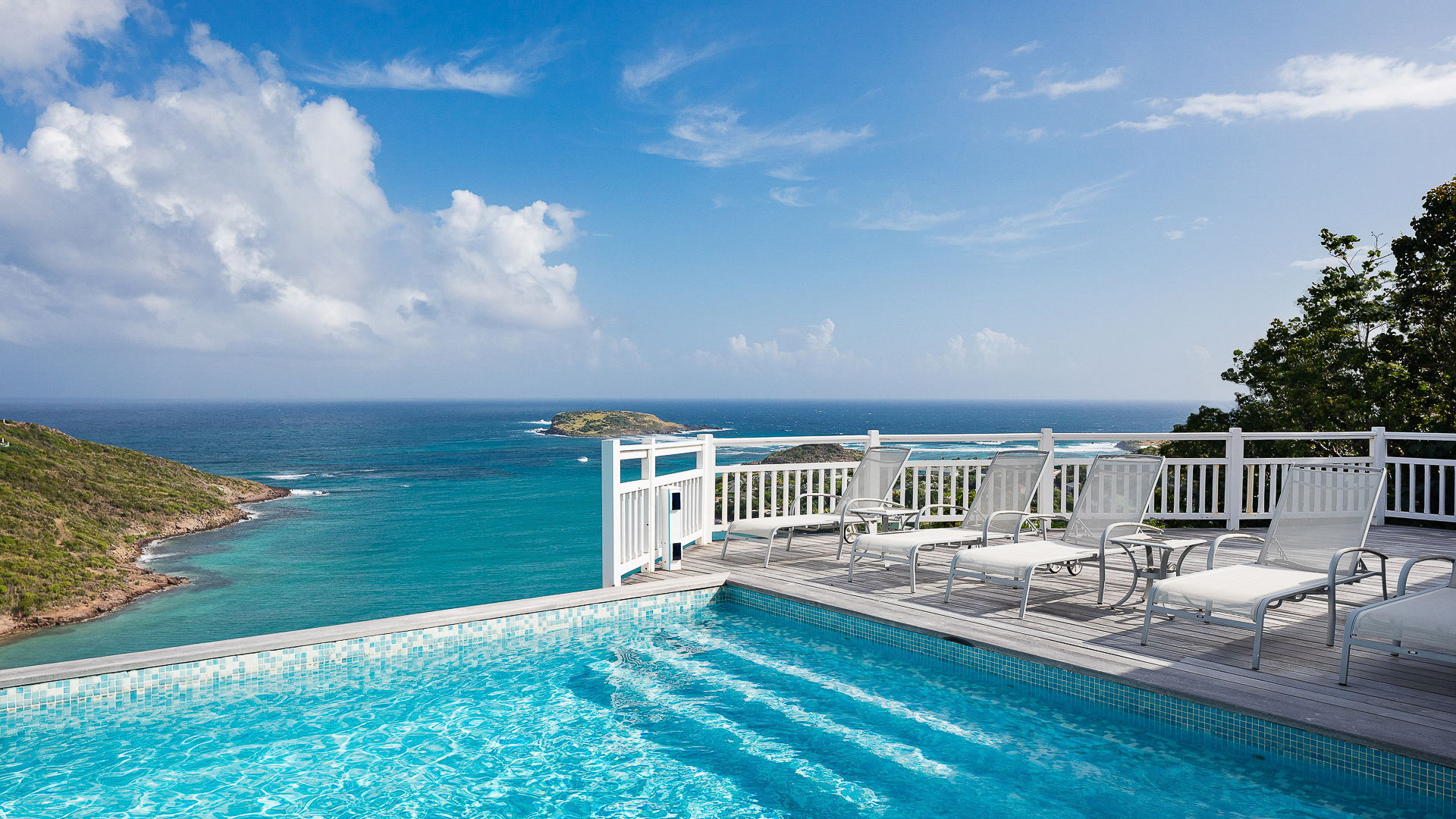 POOL & TERRACE