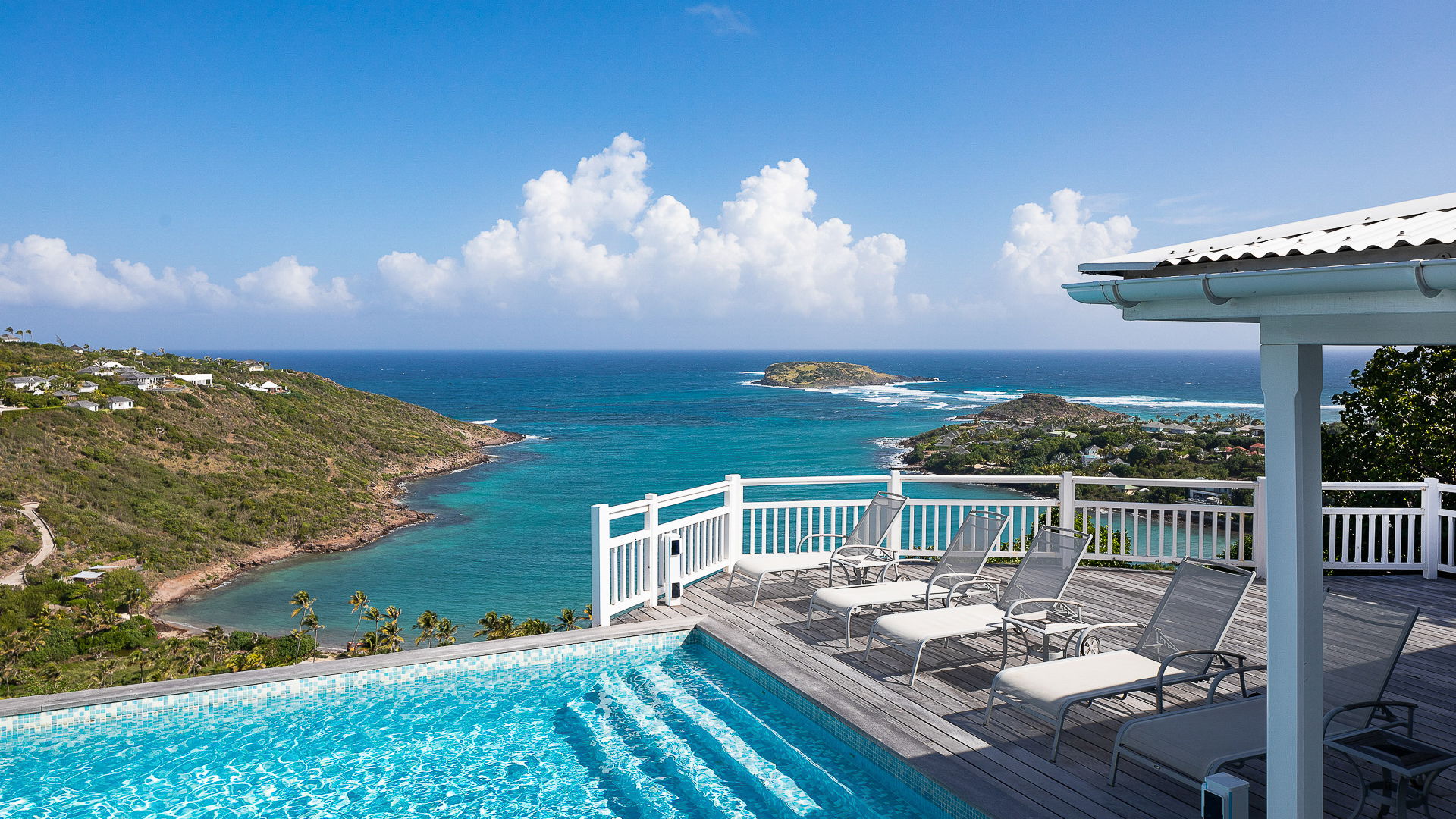 POOL & TERRACE