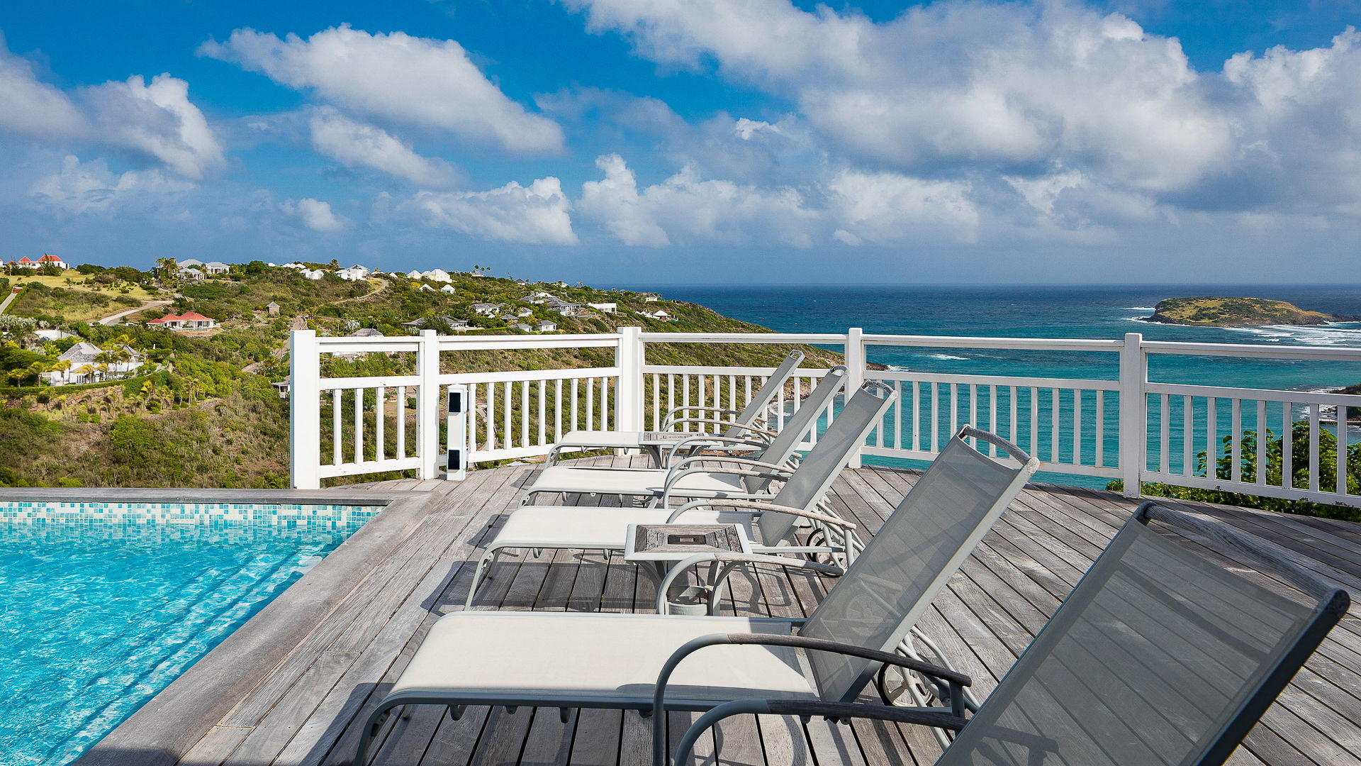 POOL & TERRACE