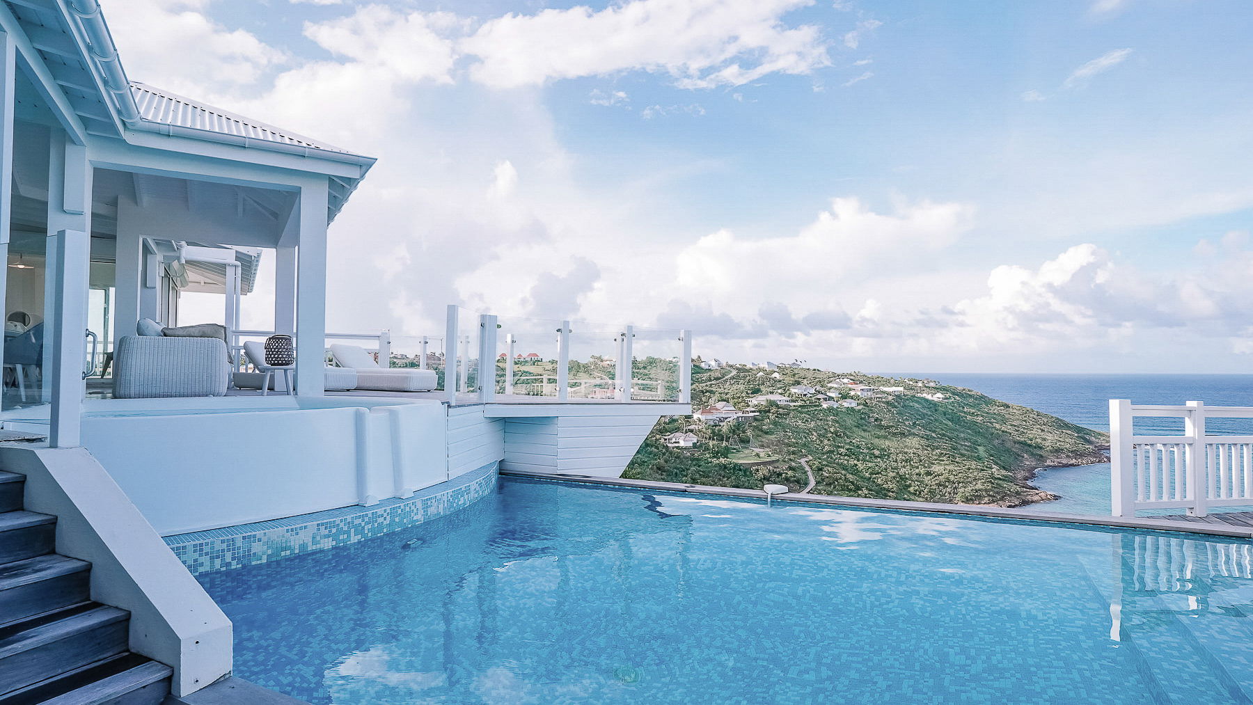 POOL & TERRACE