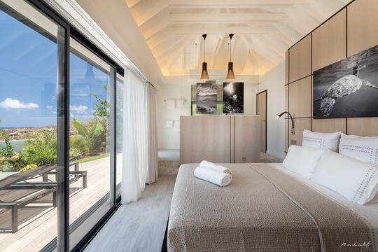 VILLA IRIS BEDROOM1 1