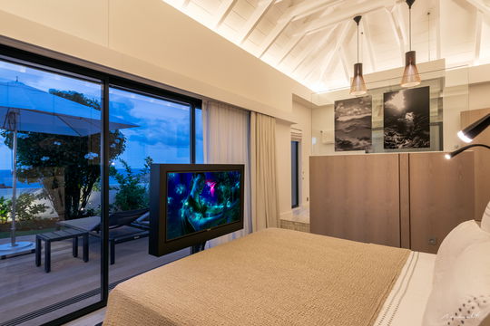 VILLA IRIS BEDROOM1 3
