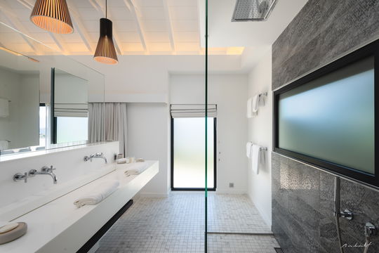 VILLA IRIS BEDROOM1 4