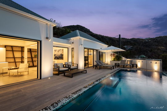 VILLA IRIS BY NIGHT 1