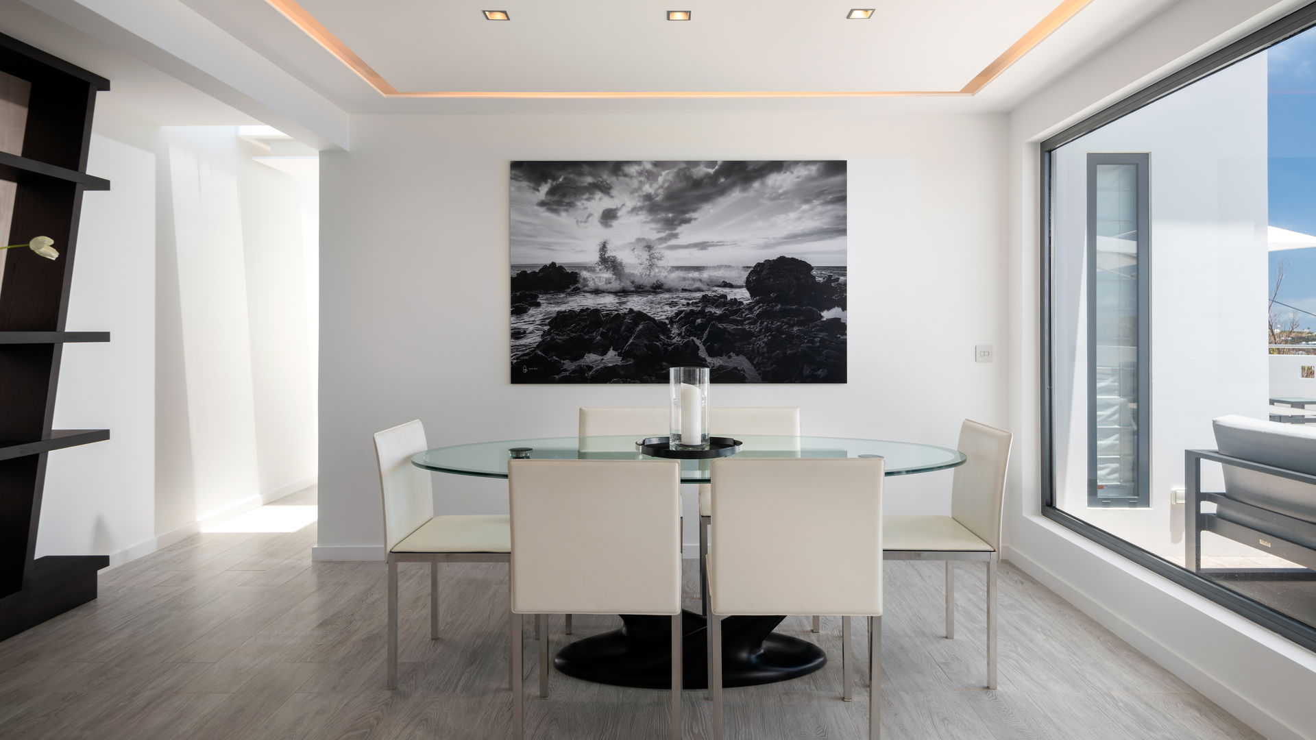 KITCHEN & DINING AREA