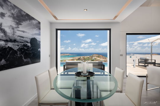 VILLA IRIS KITCHEN & DINING AREA 2