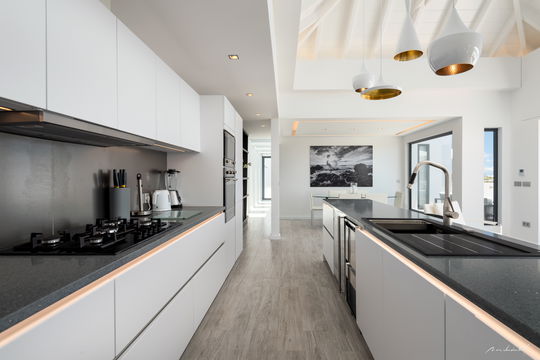 VILLA IRIS KITCHEN & DINING AREA 4