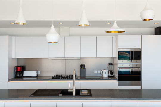VILLA IRIS KITCHEN & DINING AREA 5