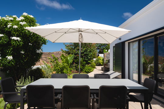 VILLA IRIS KITCHEN & DINING AREA 6