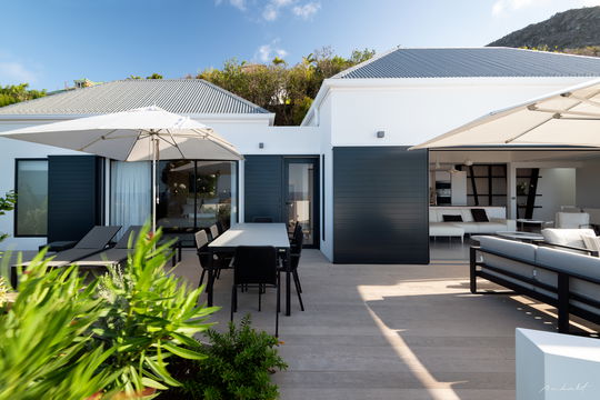 VILLA IRIS KITCHEN & DINING AREA 7