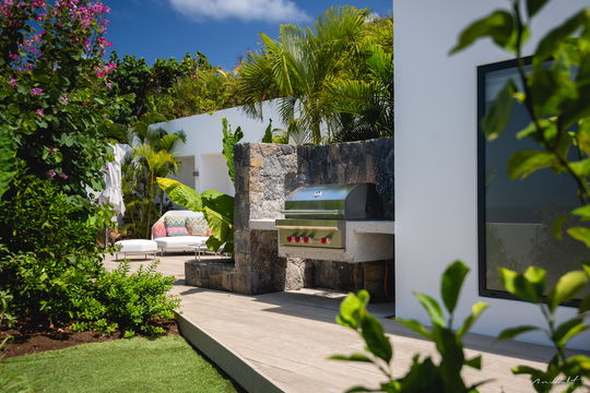 VILLA IRIS KITCHEN & DINING AREA 9