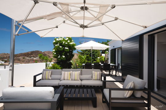 VILLA IRIS OUTDOOR LOUNGE AREA 1