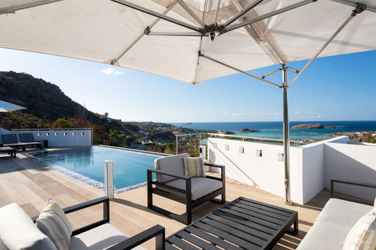 VILLA IRIS OUTDOOR LOUNGE AREA 2