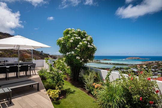 VILLA IRIS OUTDOORS 1