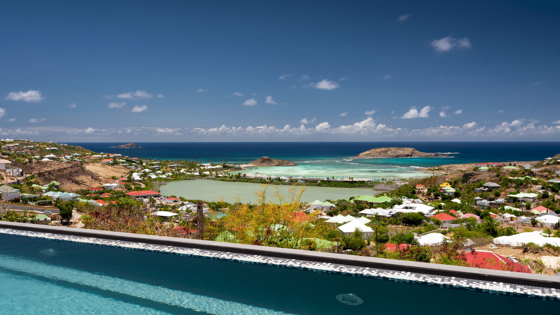 POOL & TERRACE