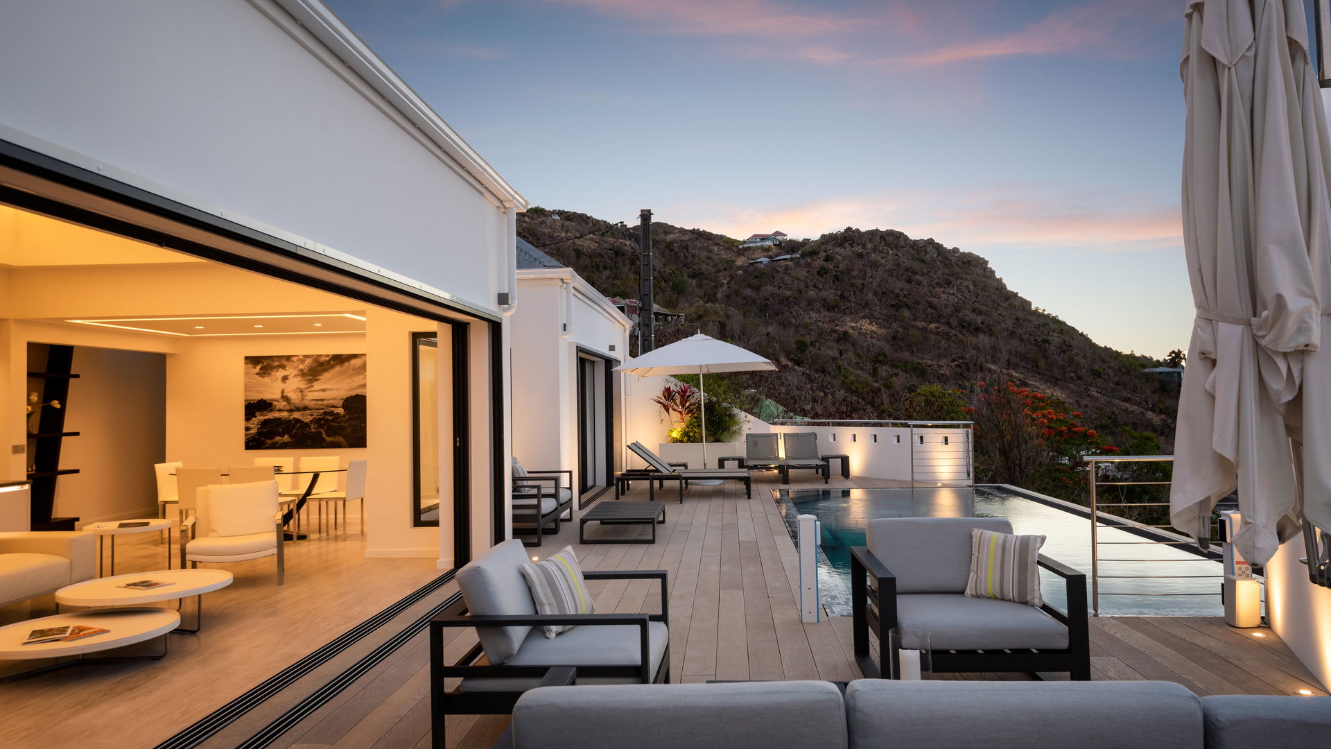 POOL & TERRACE