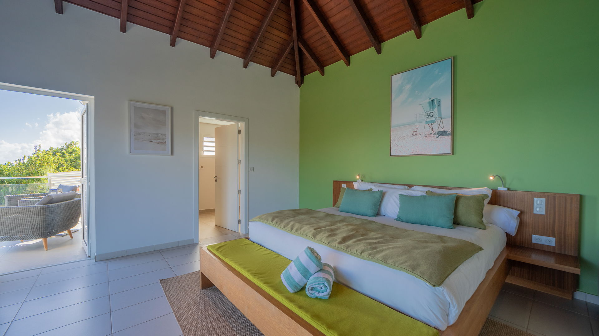 BEDROOM 2