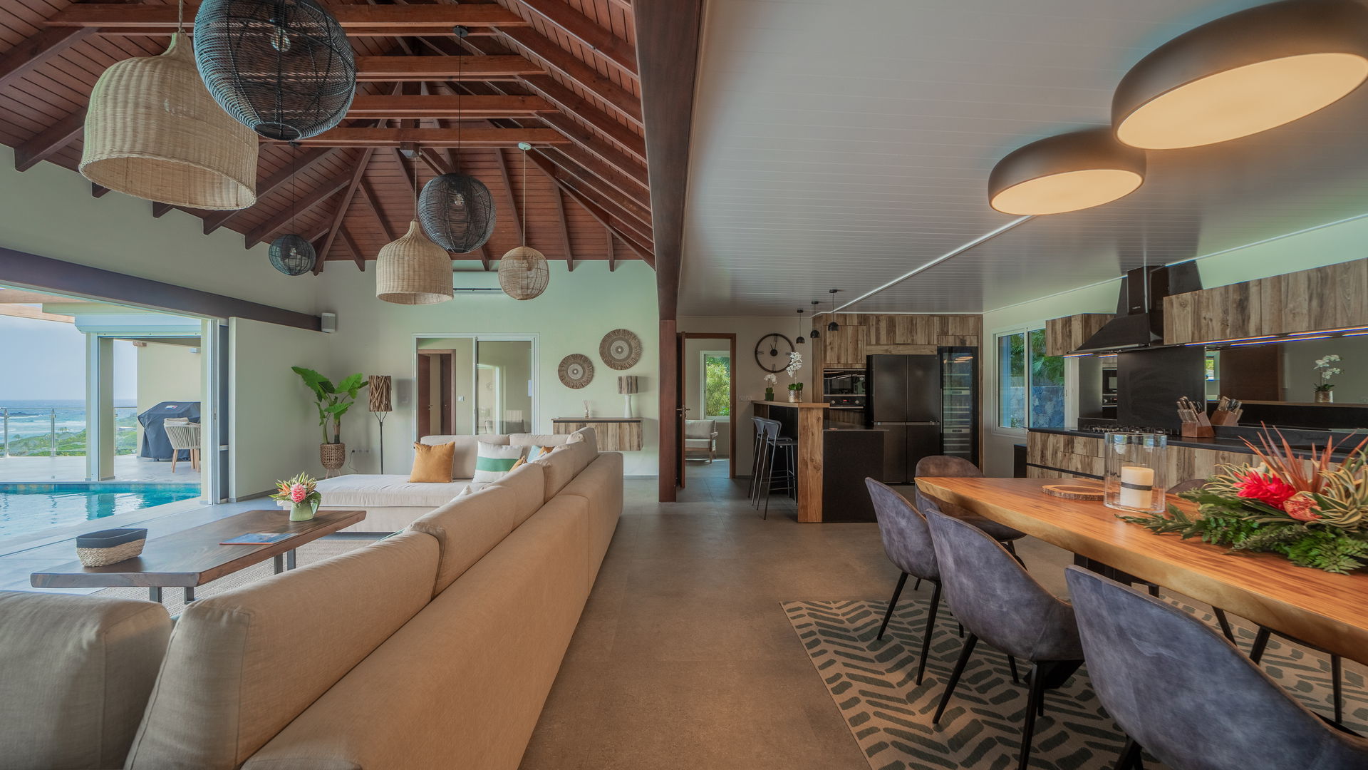 KITCHEN & DINING AREA