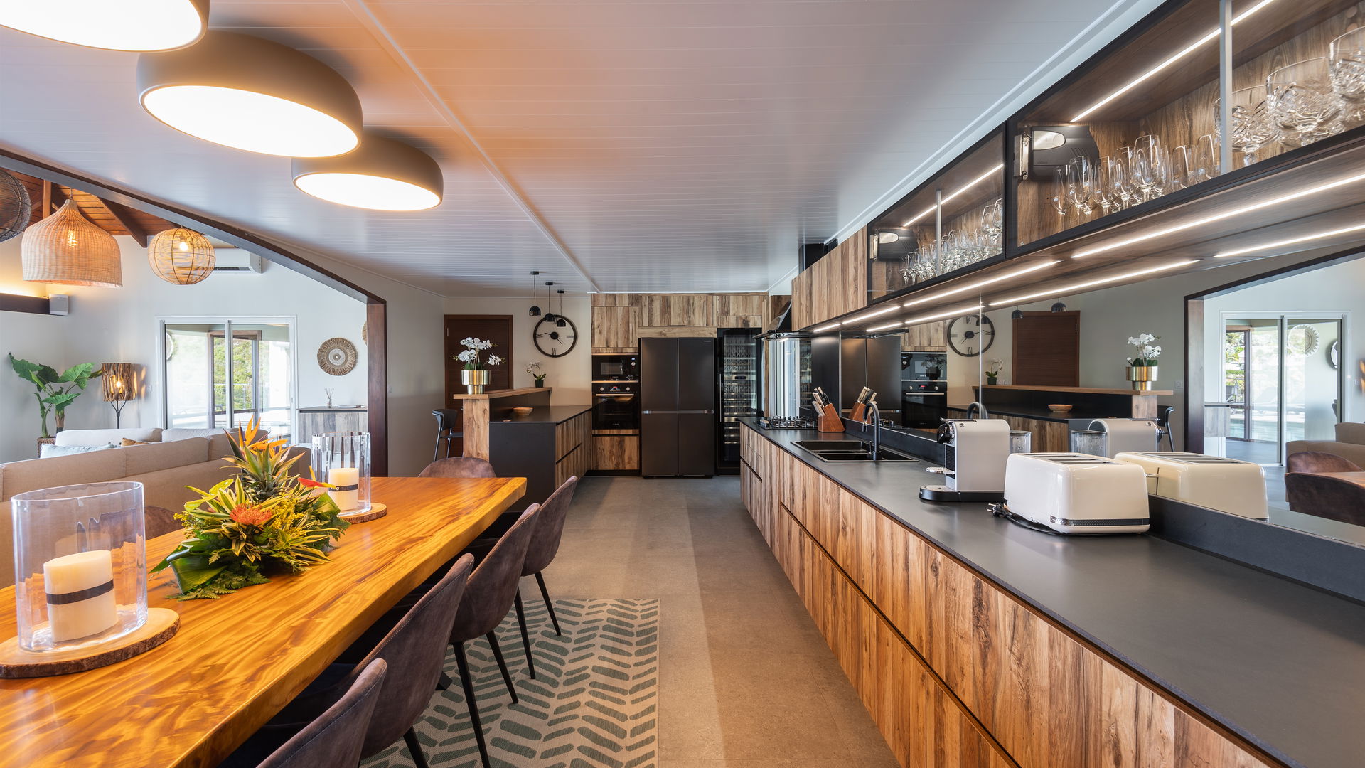 KITCHEN & DINING AREA