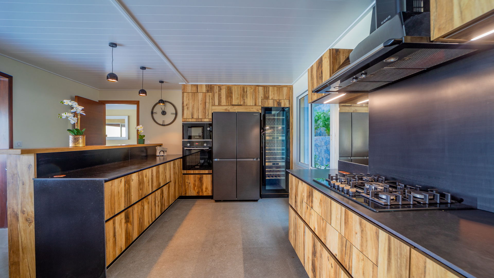 KITCHEN & DINING AREA