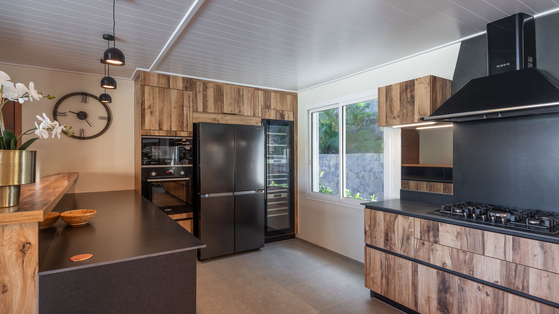 KITCHEN & DINING AREA
