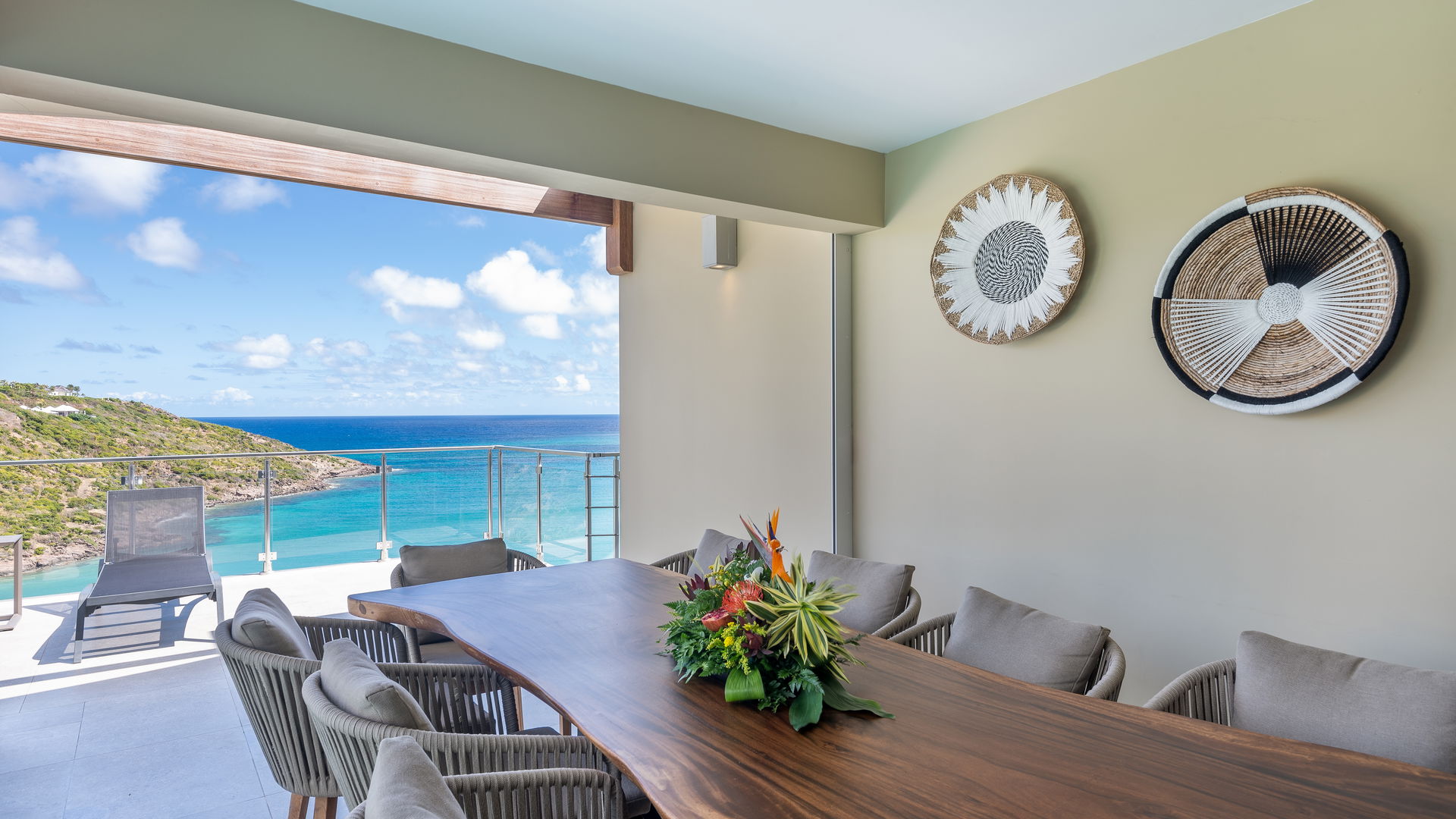 KITCHEN & DINING AREA