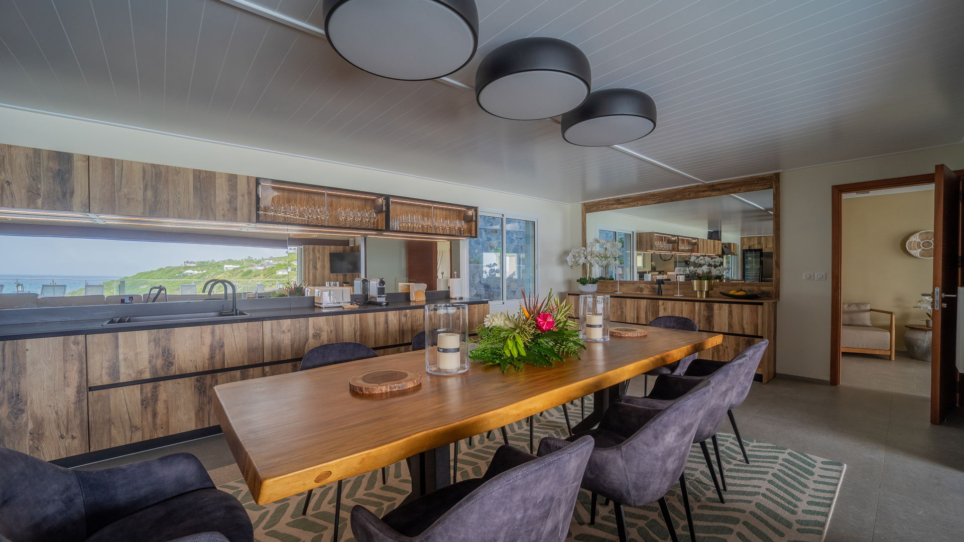 KITCHEN & DINING AREA