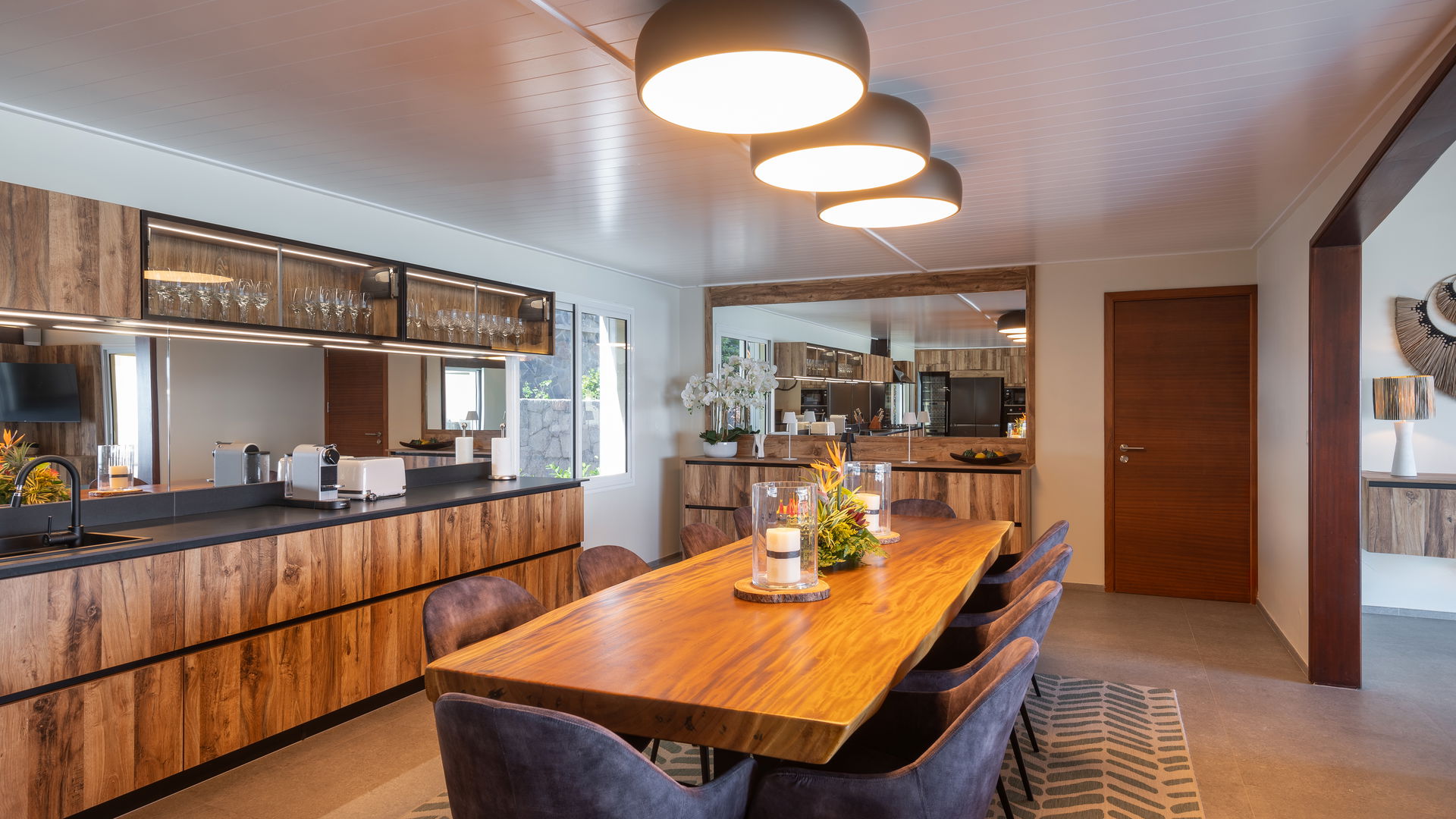 KITCHEN & DINING AREA