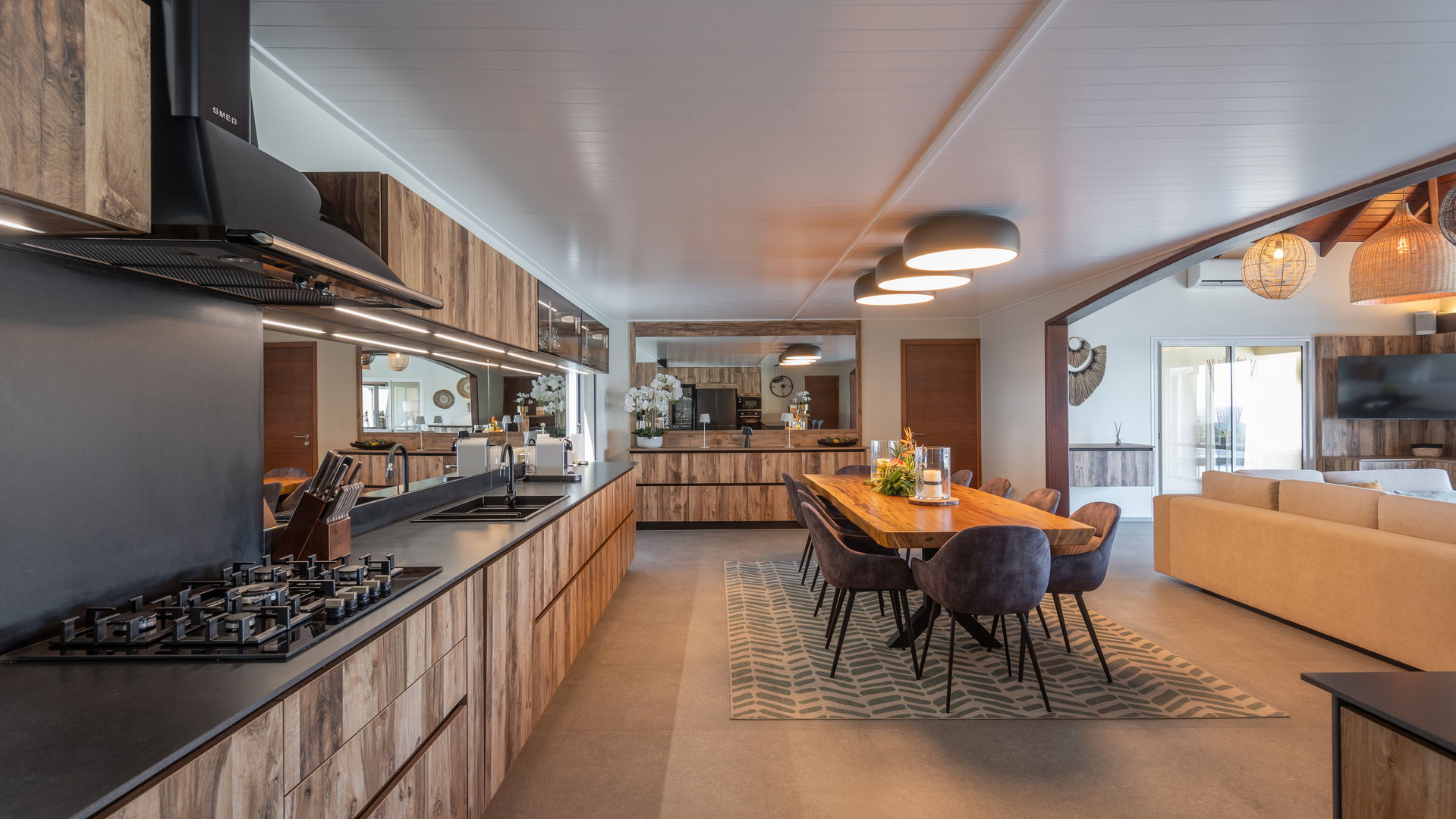 KITCHEN & DINING AREA