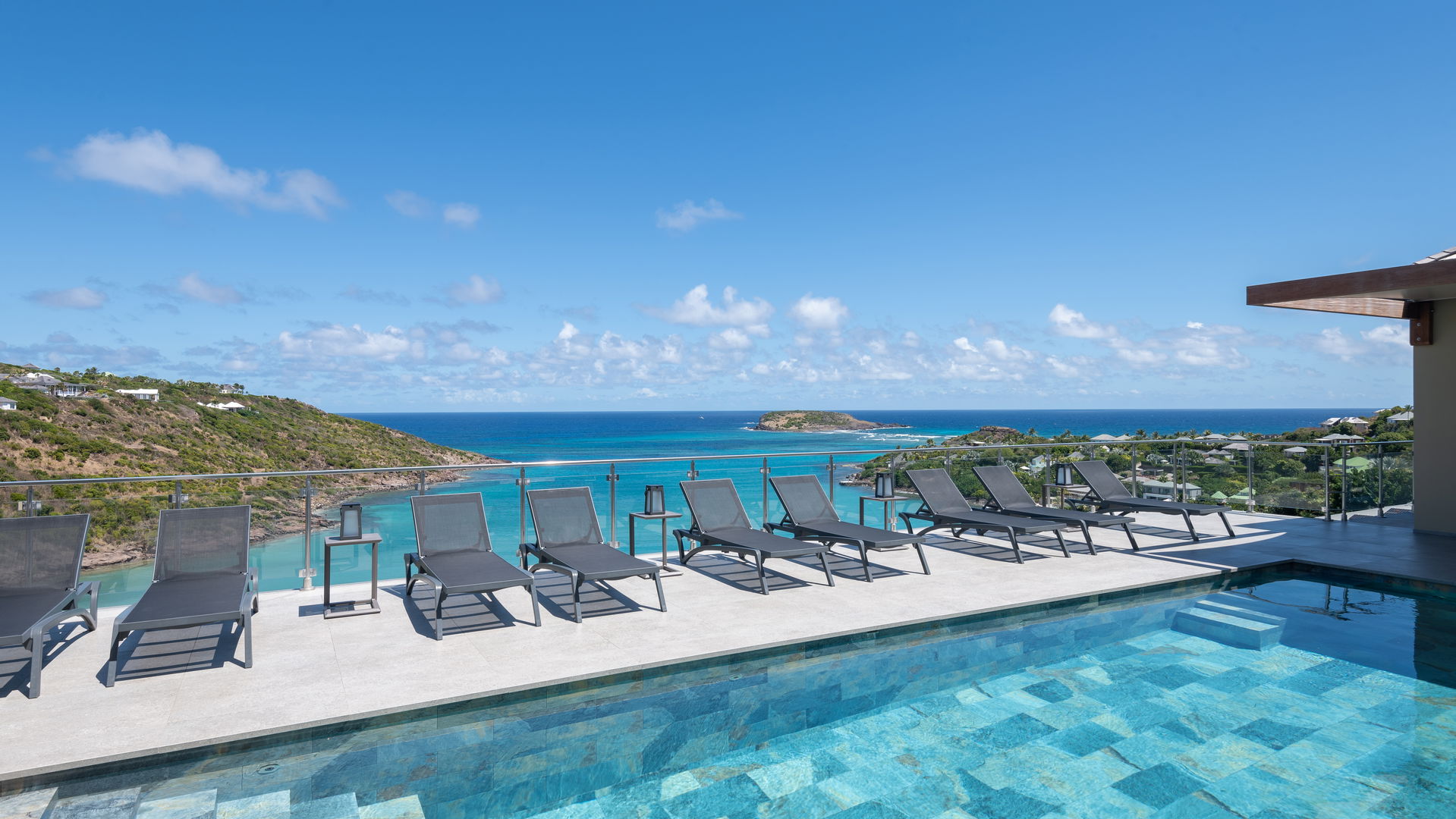 POOL & TERRACE