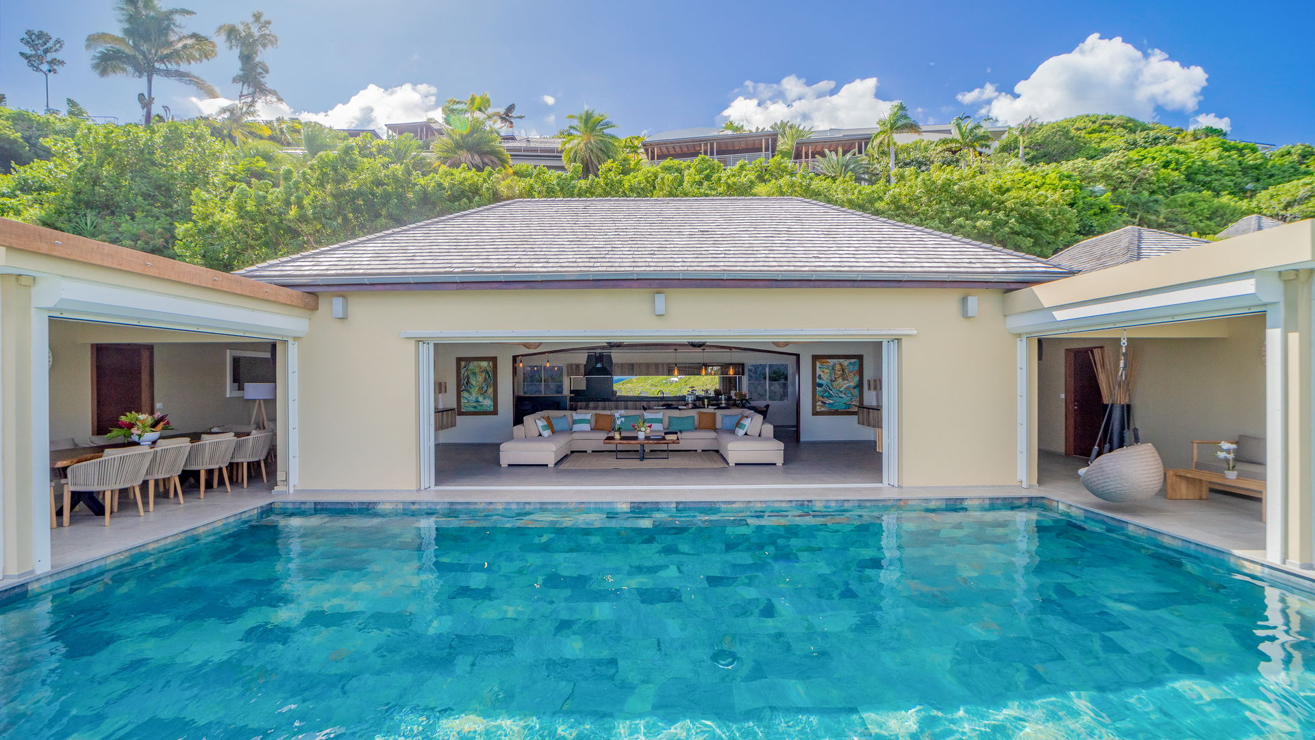 POOL & TERRACE