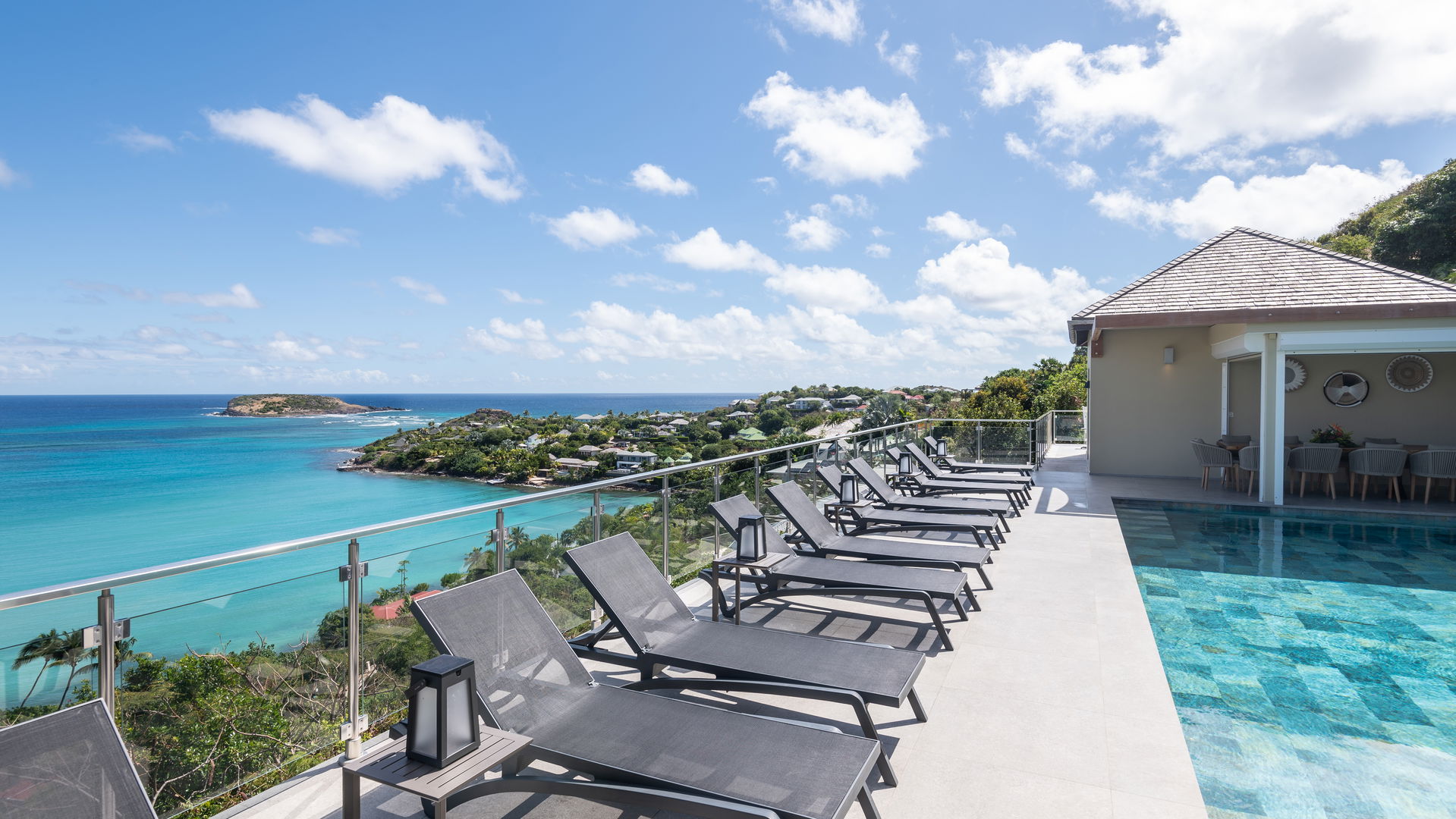 POOL & TERRACE