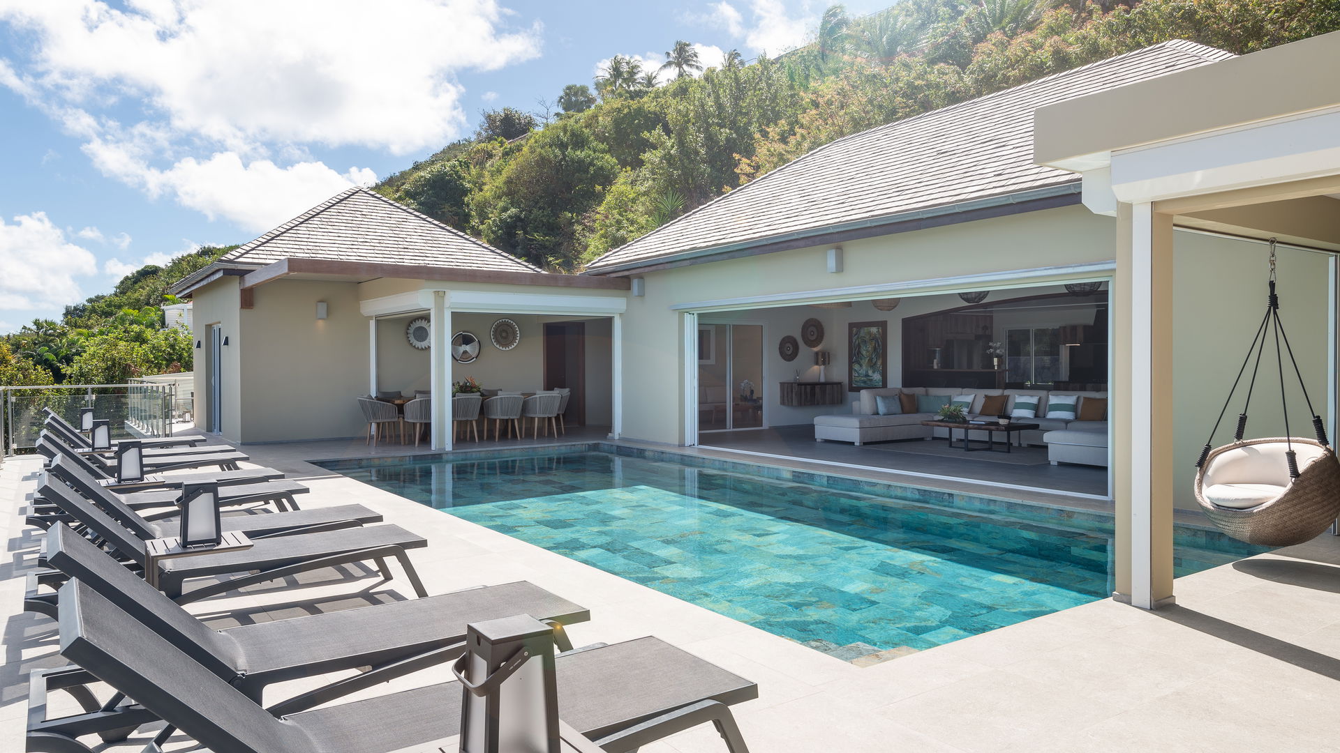 POOL & TERRACE
