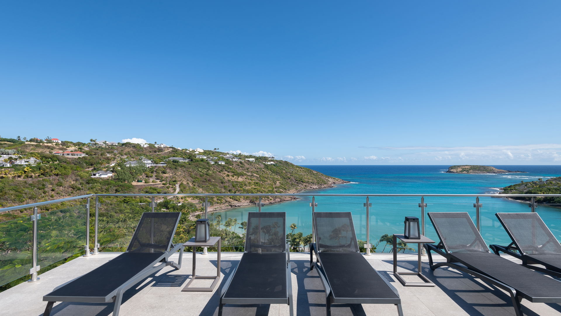 POOL & TERRACE