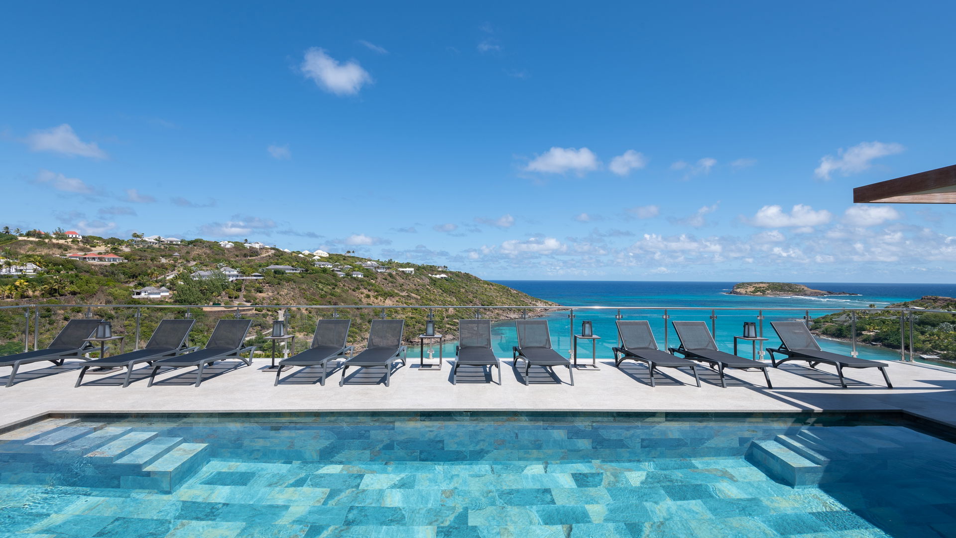 POOL & TERRACE