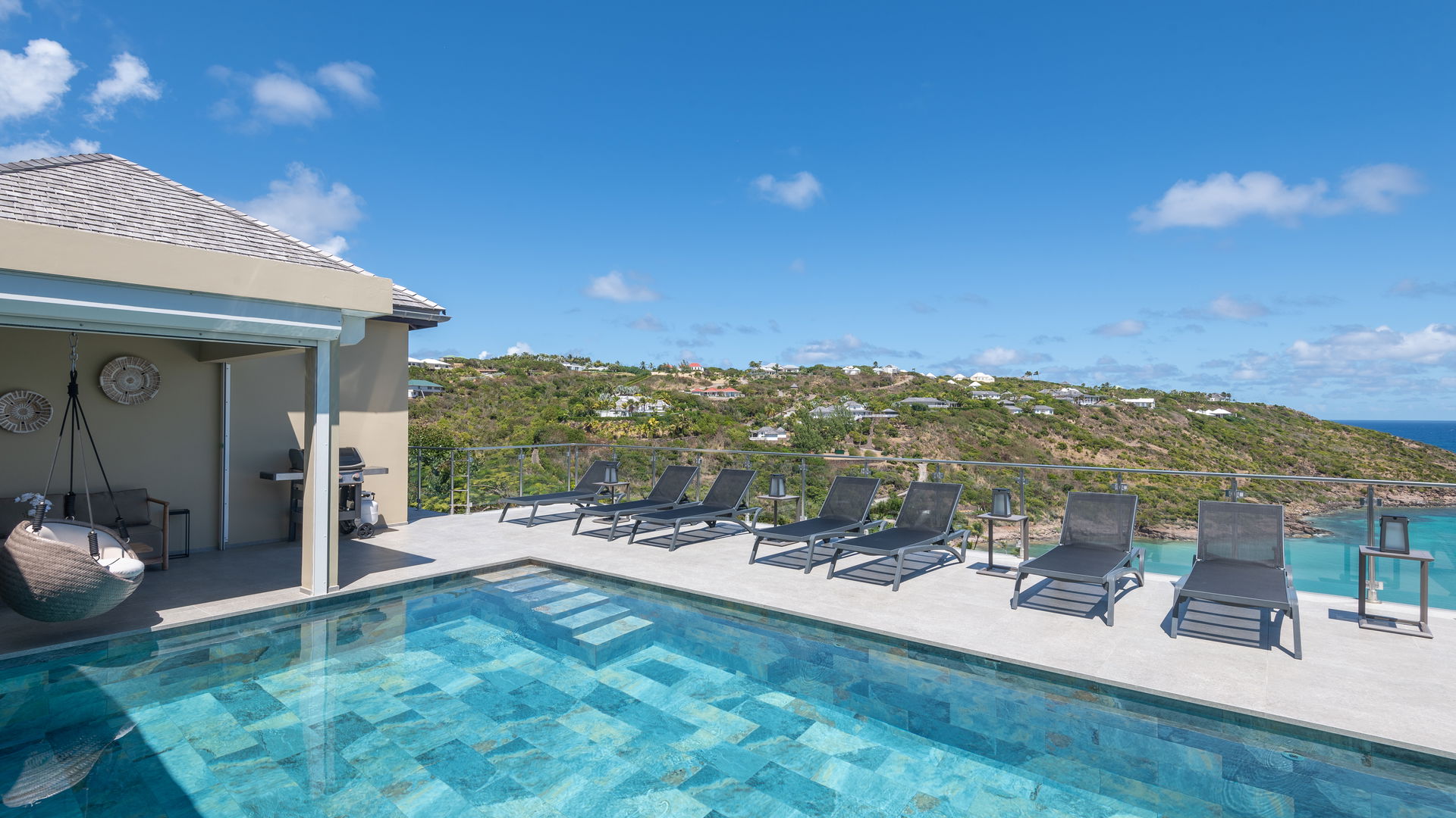 POOL & TERRACE