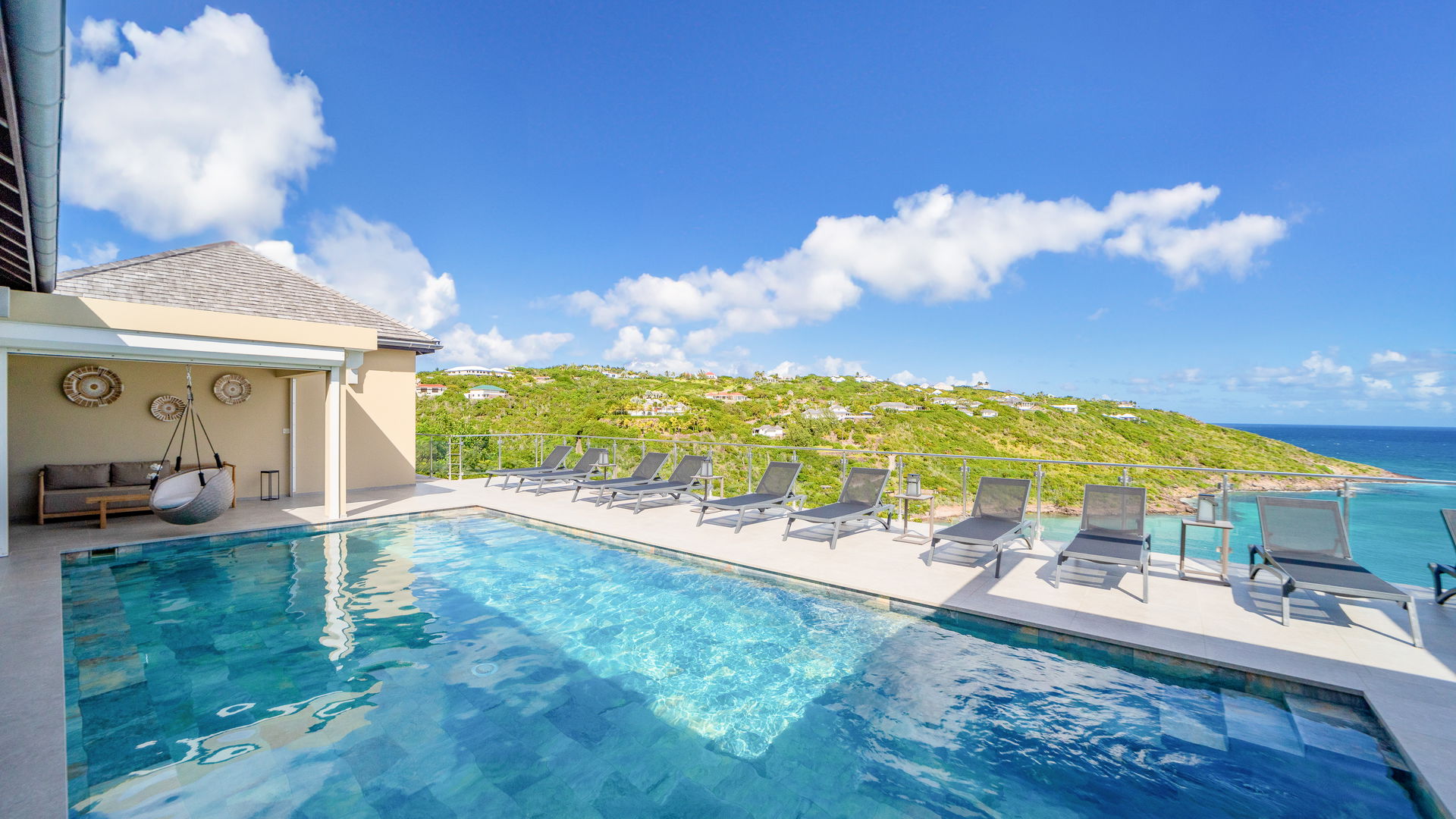 POOL & TERRACE