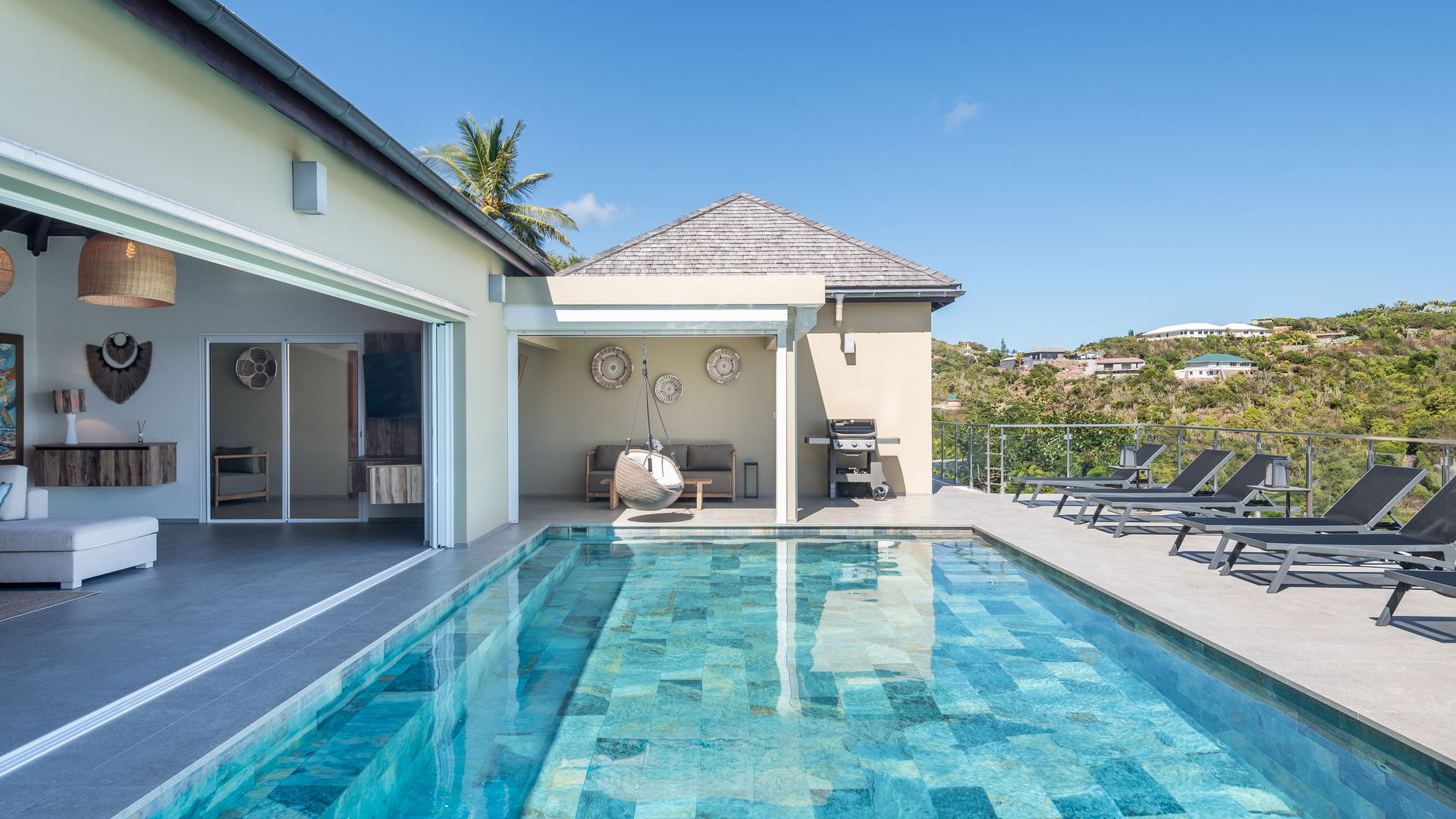 POOL & TERRACE
