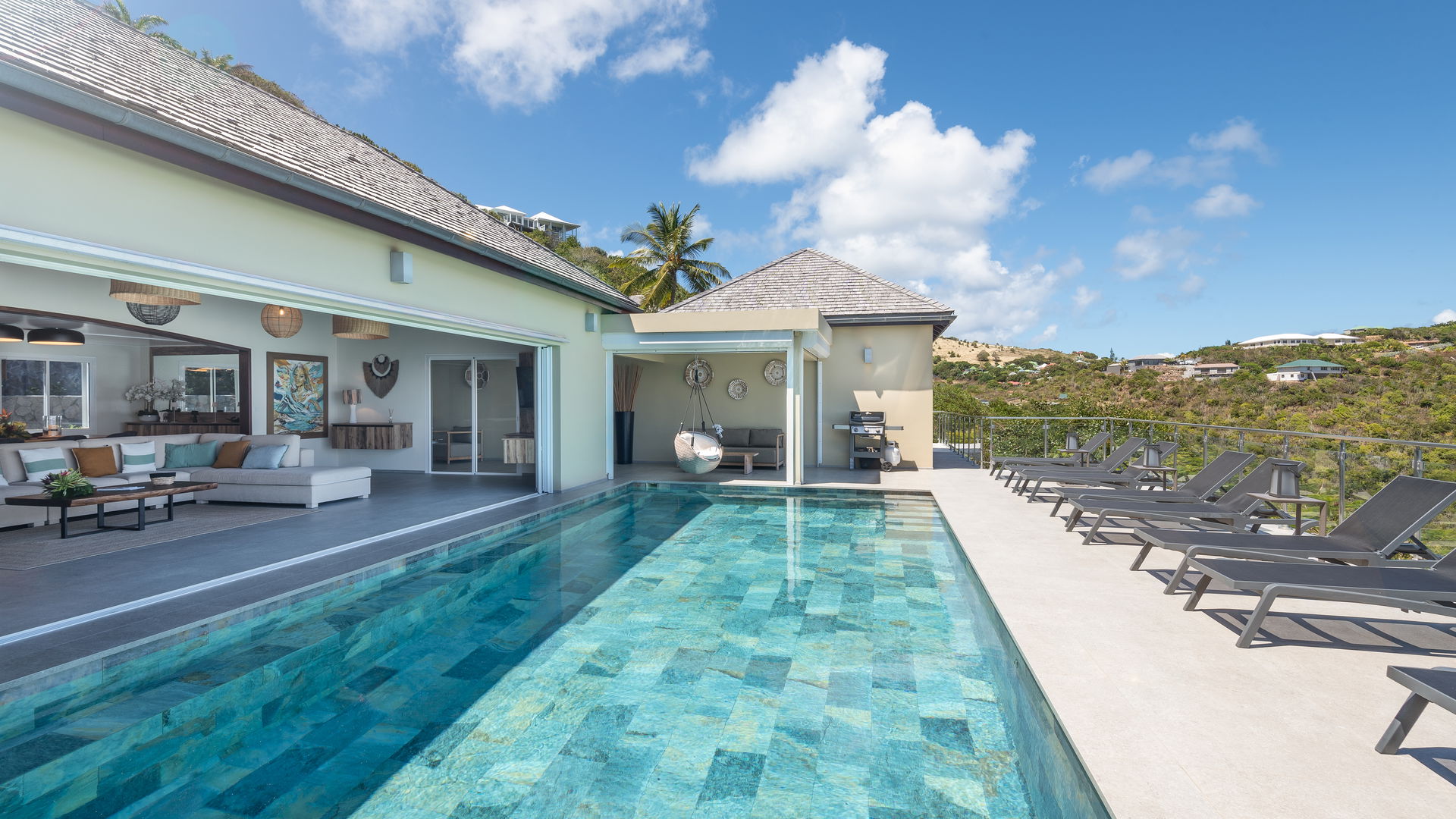 POOL & TERRACE
