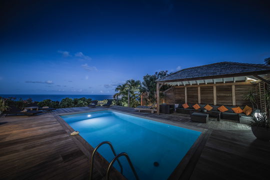 VILLA MANONJUL BY NIGHT 1
