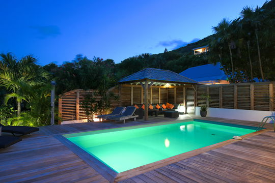 VILLA MANONJUL BY NIGHT 4